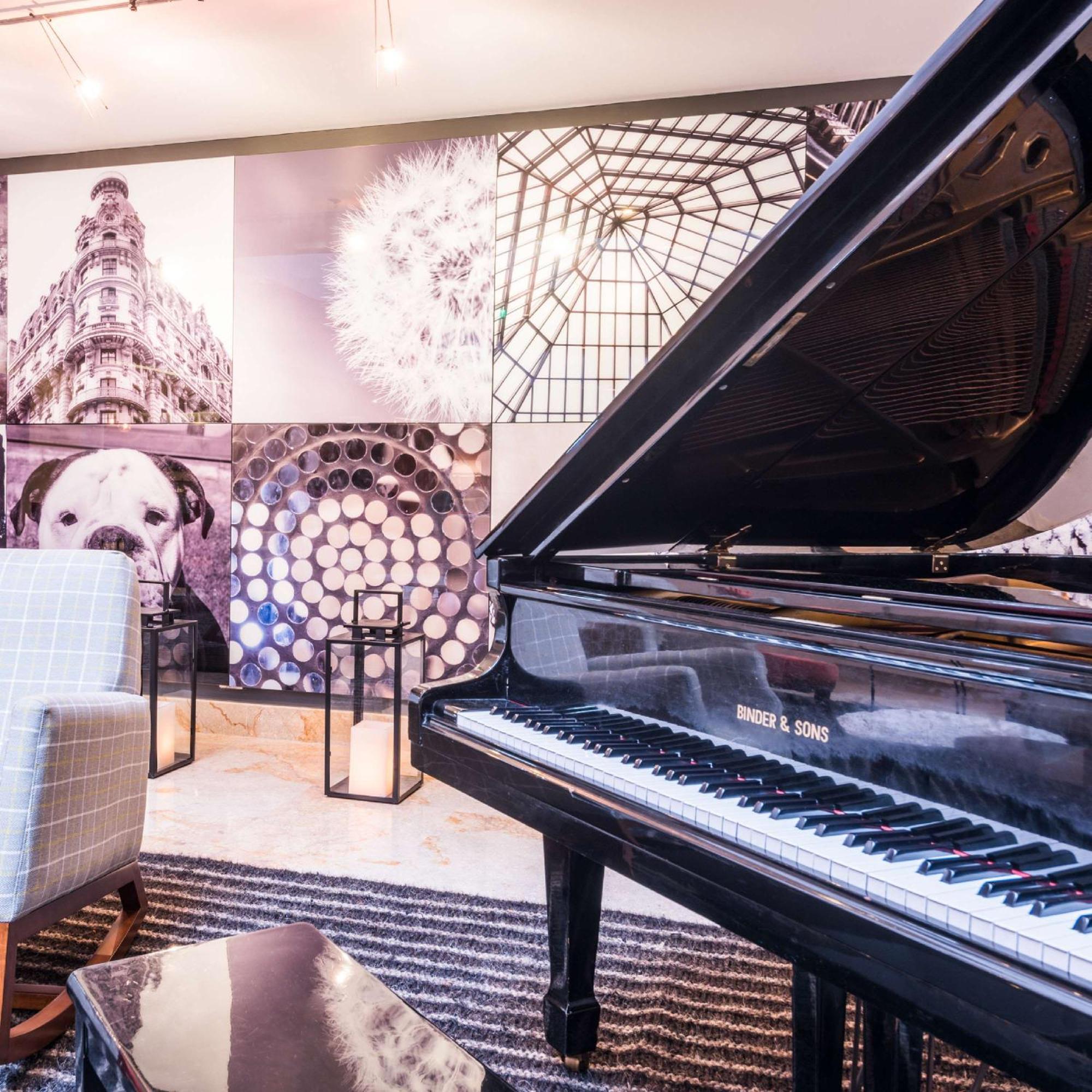 科斯莫斯100号酒店及会议中心 波哥大 外观 照片 The piano in the lobby of the Four Seasons Hotel, Hong Kong