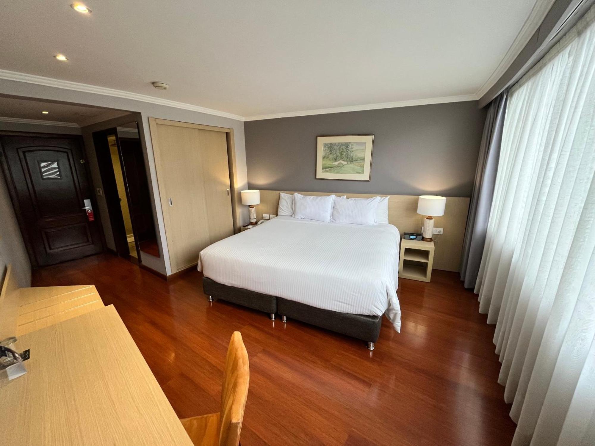 科斯莫斯100号酒店及会议中心 波哥大 外观 照片 A room at the hotel