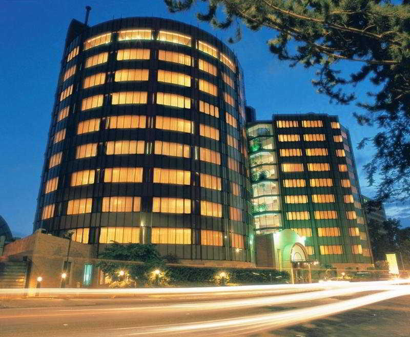 科斯莫斯100号酒店及会议中心 波哥大 外观 照片 The 1970s building of the University of East Africa, now the University of Nairobi