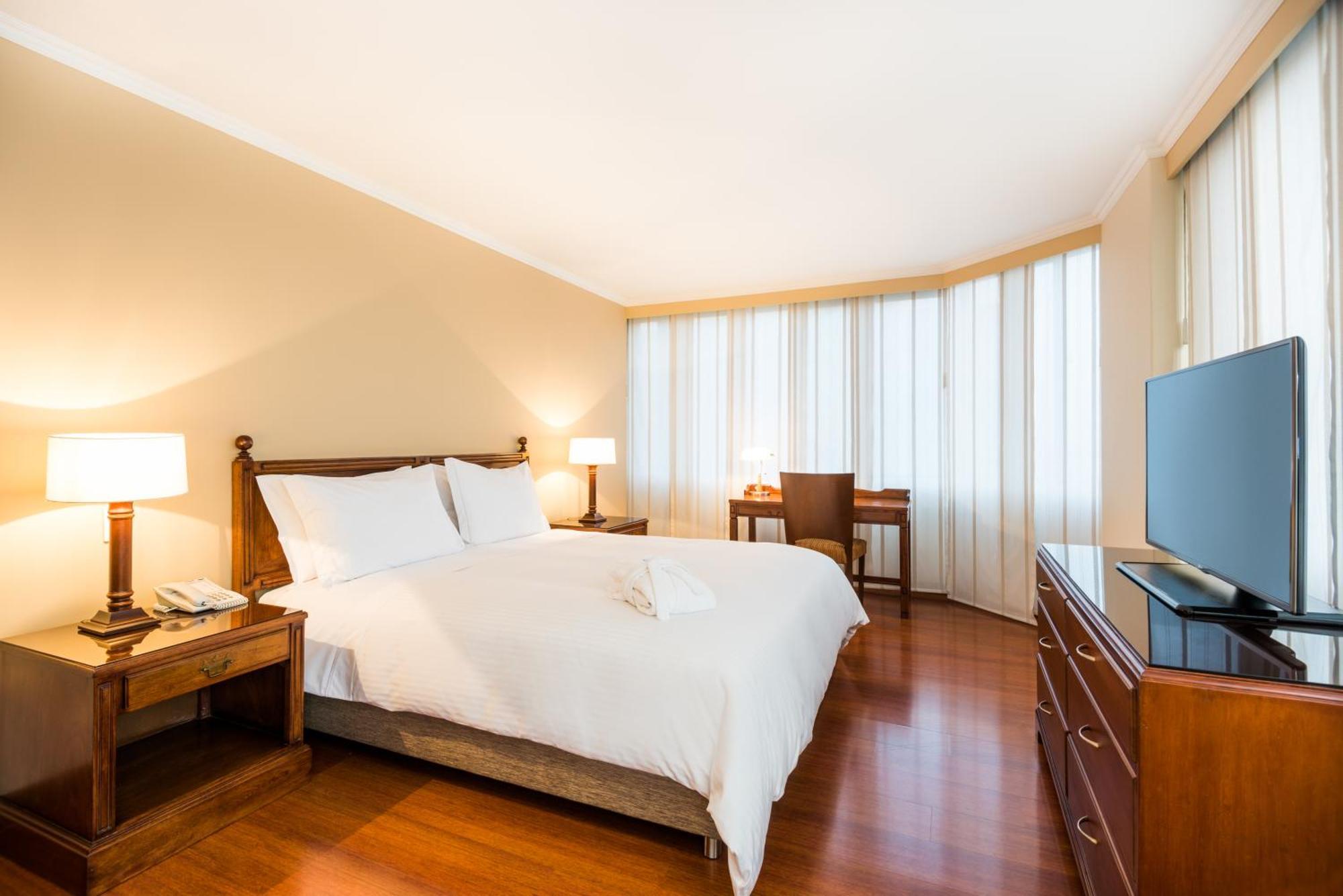 科斯莫斯100号酒店及会议中心 波哥大 外观 照片 A bedroom at the hotel