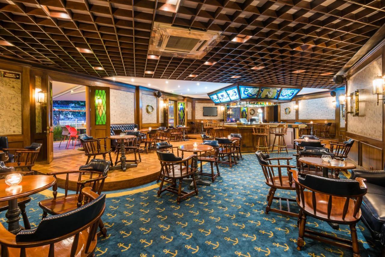 科斯莫斯100号酒店及会议中心 波哥大 外观 照片 The interior of the bar