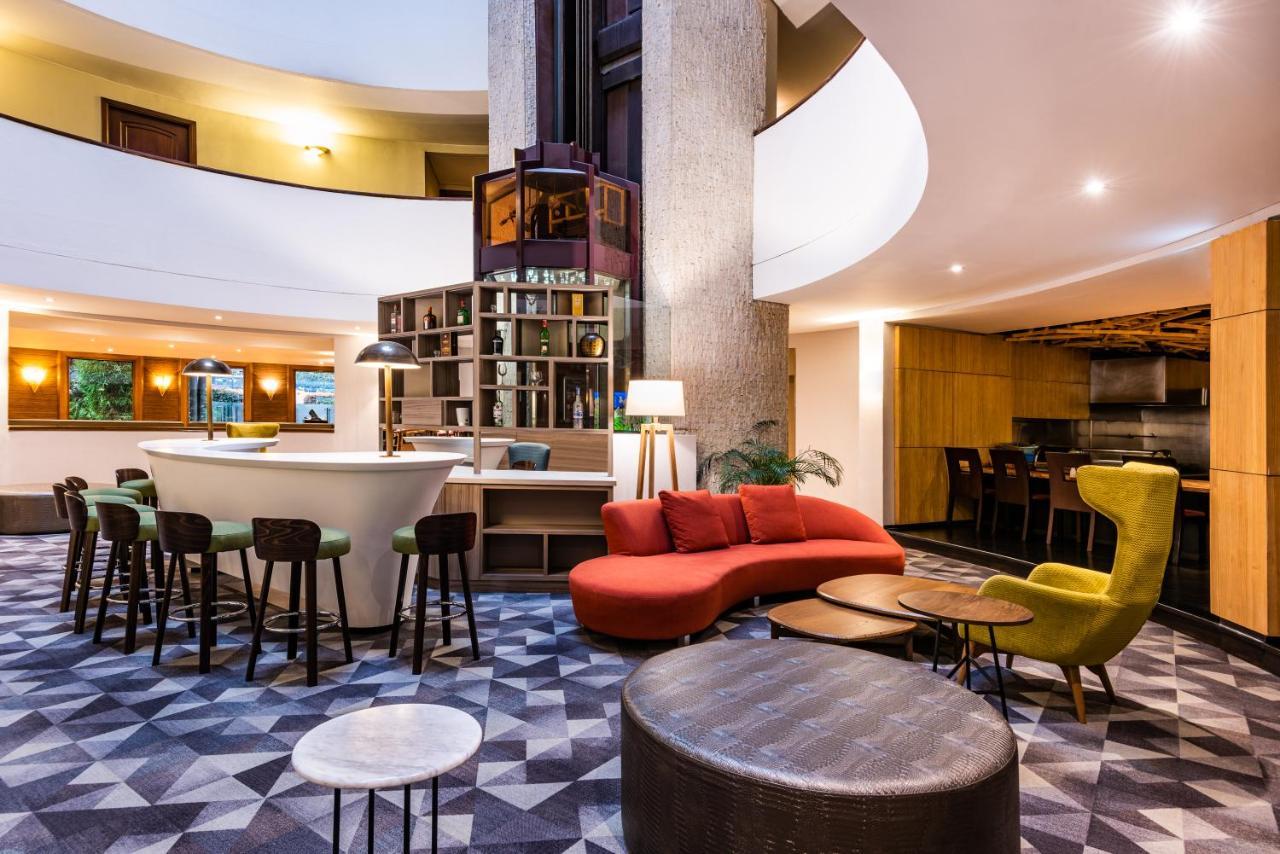 科斯莫斯100号酒店及会议中心 波哥大 外观 照片 The lobby of the hotel